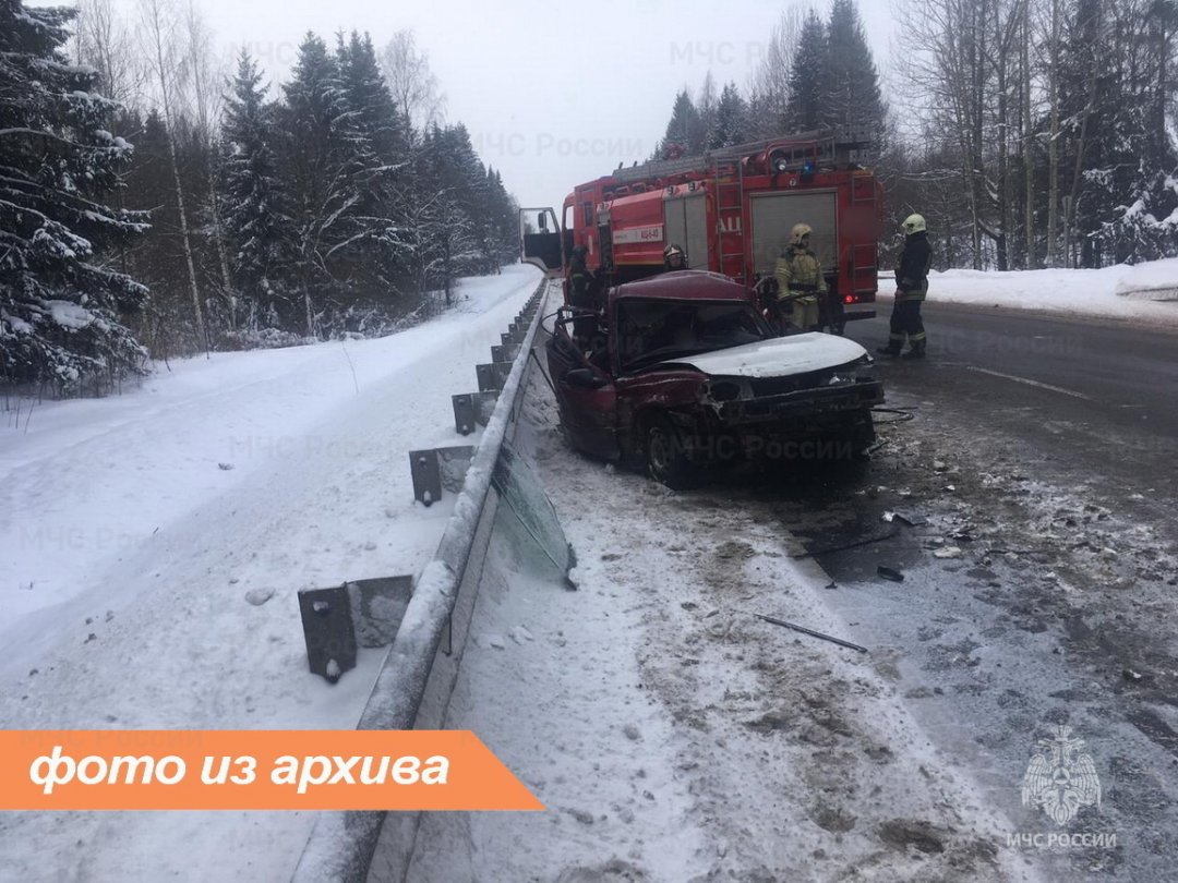 Спасатели Ленинградской области приняли участие в ликвидации последствий ДТП в Приозерском районе